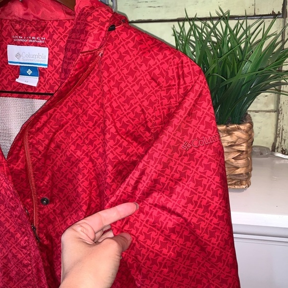 Columbia Omni-Tech Waterproof Hooded Red Women’s Rain Jacket XS Printed - Picture 4 of 6